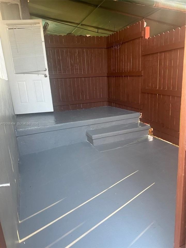 40 Nw 58th Ave #1 - Photo 2 of 11