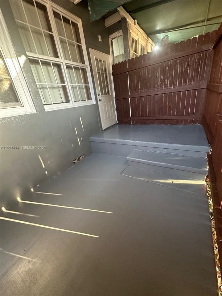 40 Nw 58th Ave #1 - Photo 3 of 11