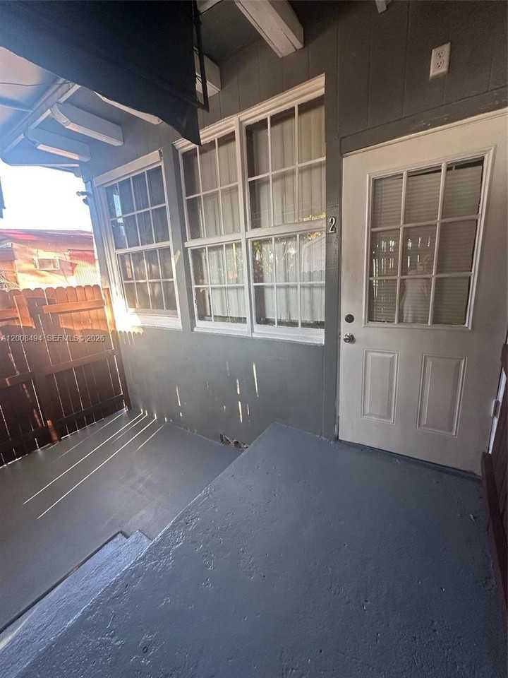 40 Nw 58th Ave #1 - Photo 5 of 11