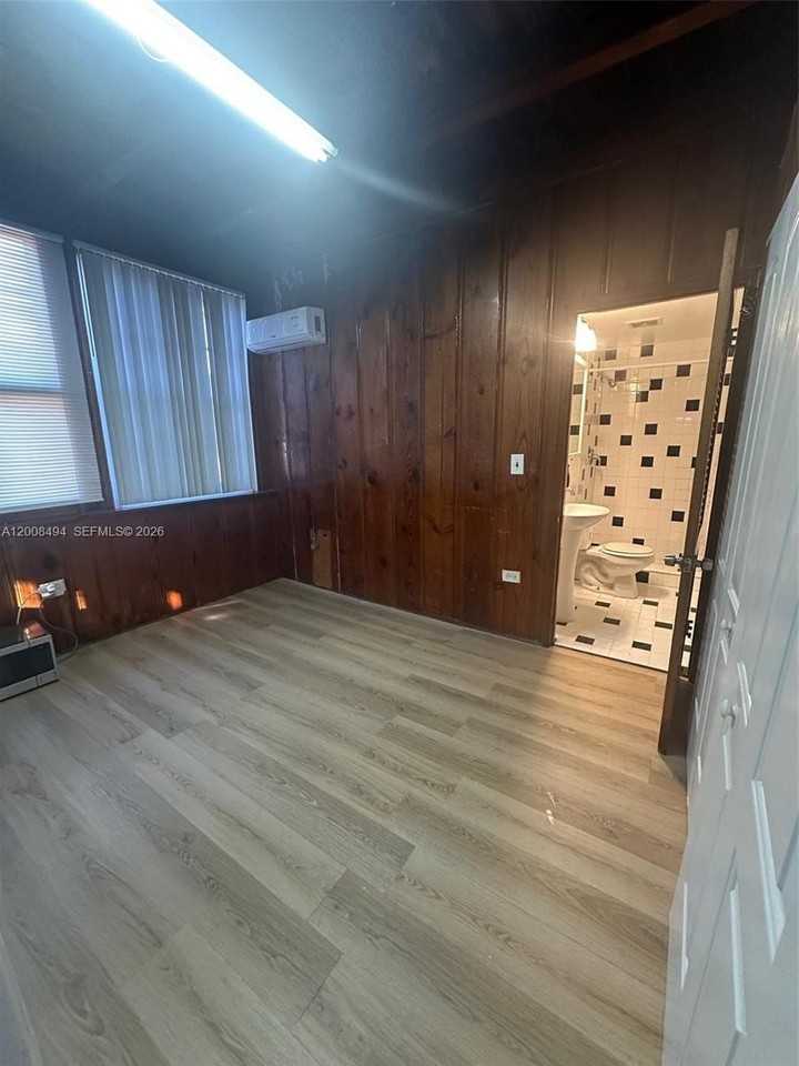 40 Nw 58th Ave #1 - Photo 6 of 11