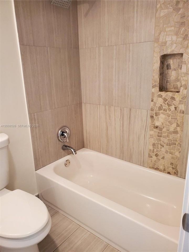 1230 Ne 139th St #409 - Photo 3 of 7