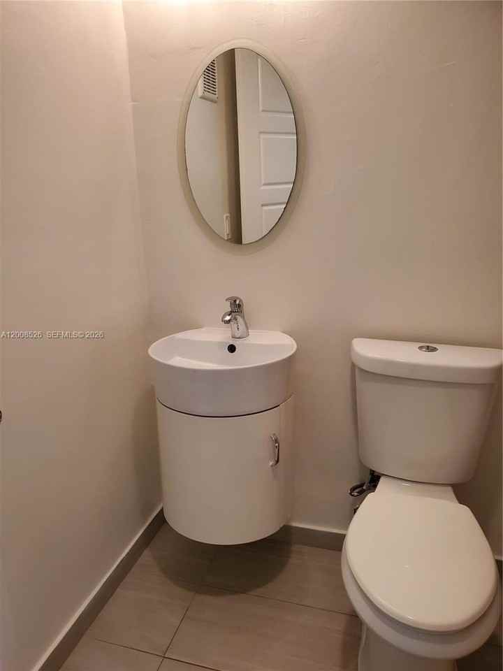 1230 Ne 139th St #409 - Photo 4 of 7