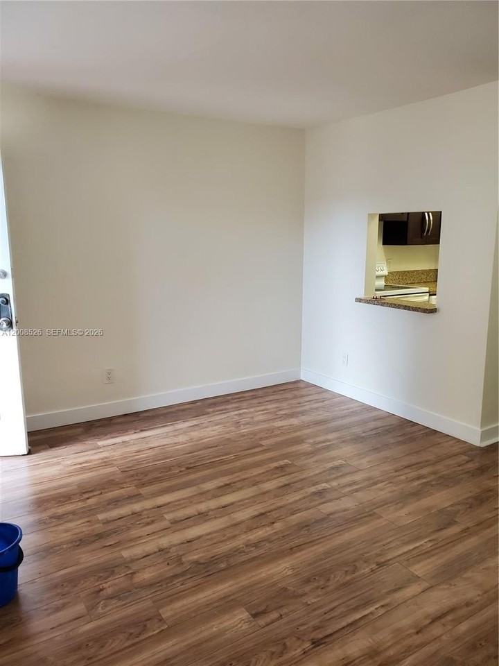 1230 Ne 139th St #409 - Photo 7 of 7