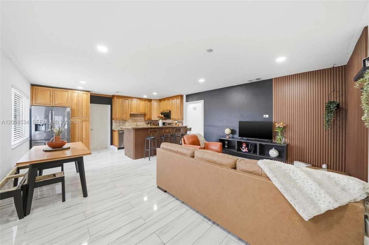 2202 Nw 61st Pl #0 - Photo 3 of 33