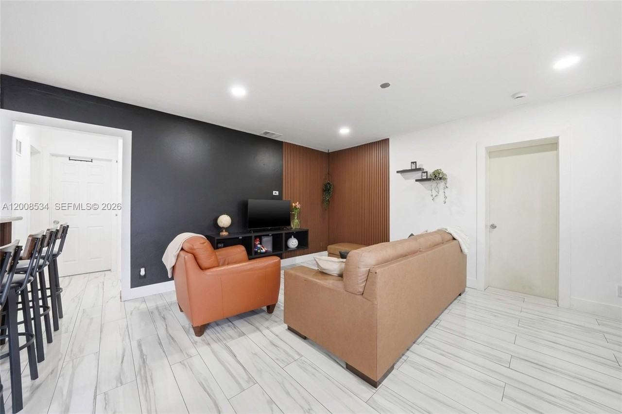 2202 Nw 61st Pl #0 - Photo 4 of 33