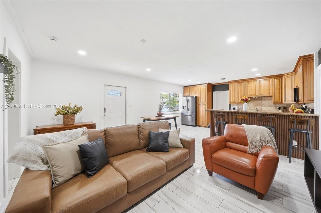 2202 Nw 61st Pl #0 - Photo 5 of 33