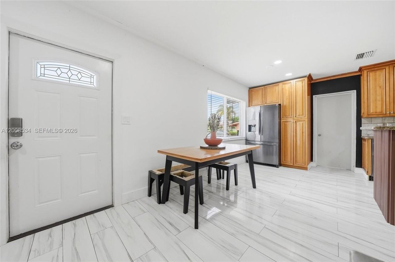 2202 Nw 61st Pl #0 - Photo 6 of 33