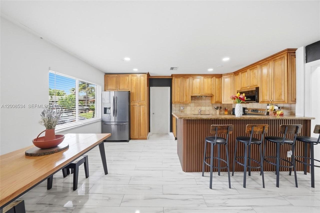 2202 Nw 61st Pl #0 - Photo 7 of 33