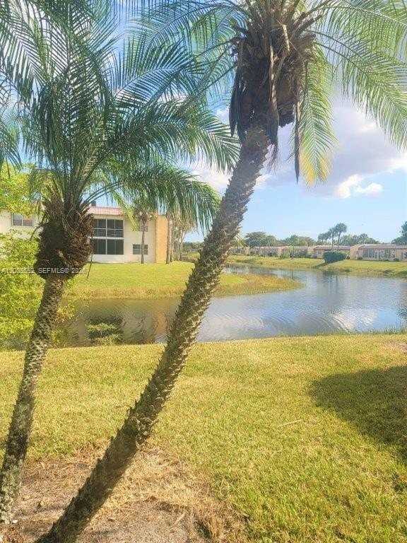 1522 Lake Crystal Dr #C - Photo 2 of 15