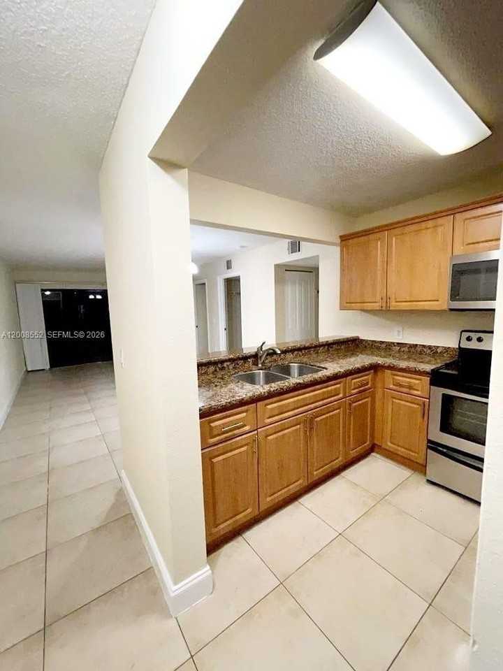 1522 Lake Crystal Dr #C - Photo 7 of 15