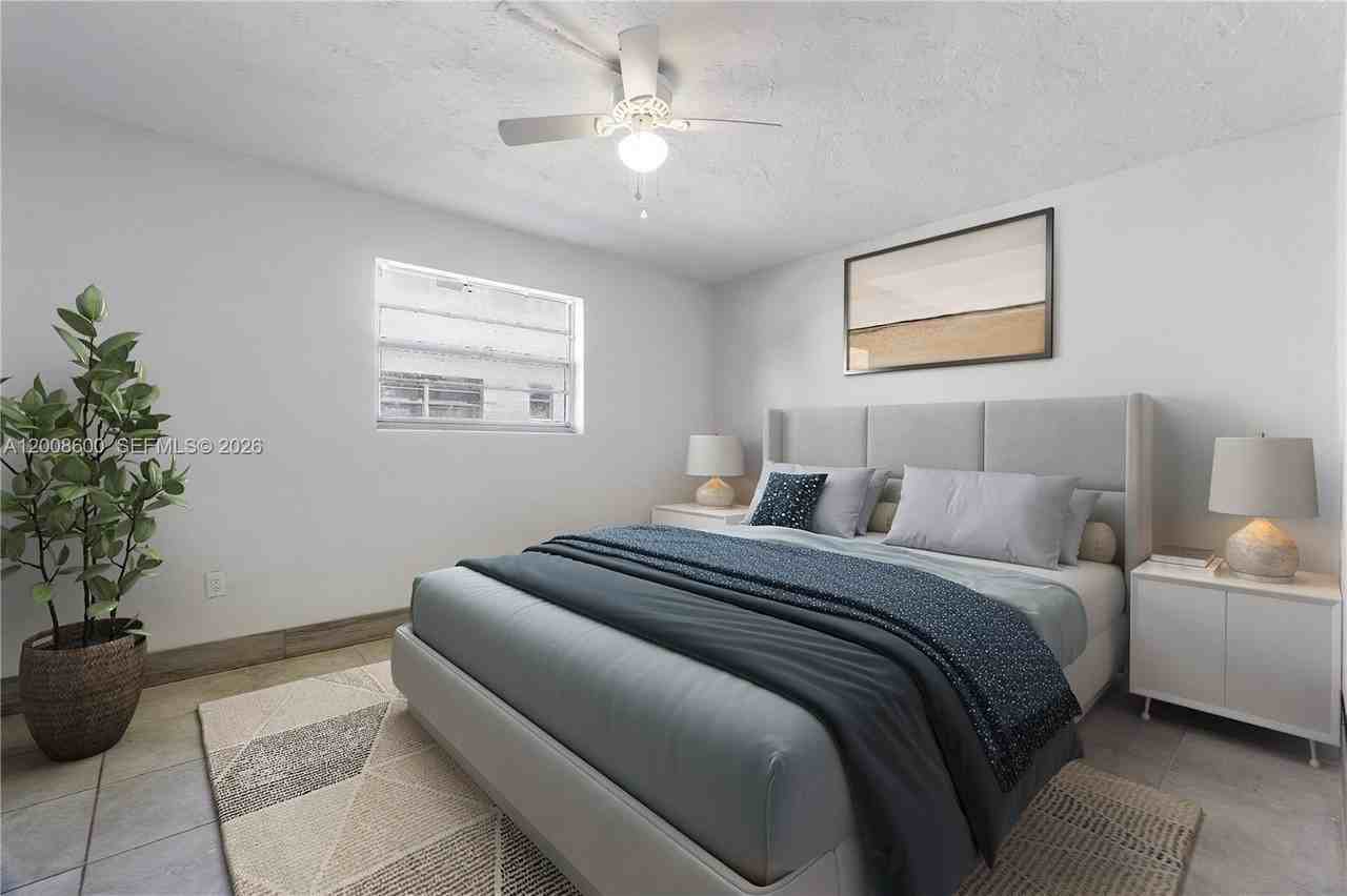 332 Sw 3rd St #2 - Photo 2 of 7