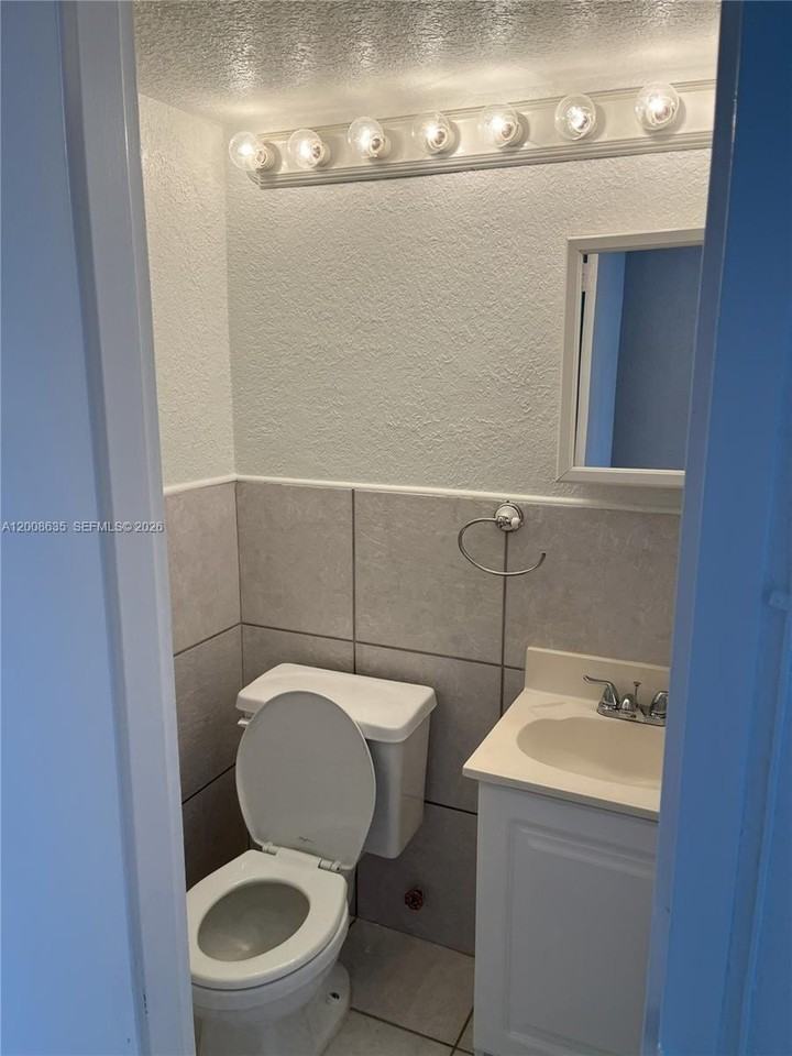 3660 Ne 166th St #305 - Photo 4 of 16