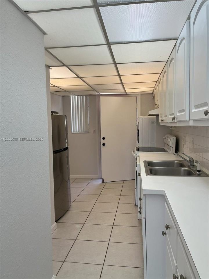 3660 Ne 166th St #305 - Photo 6 of 16