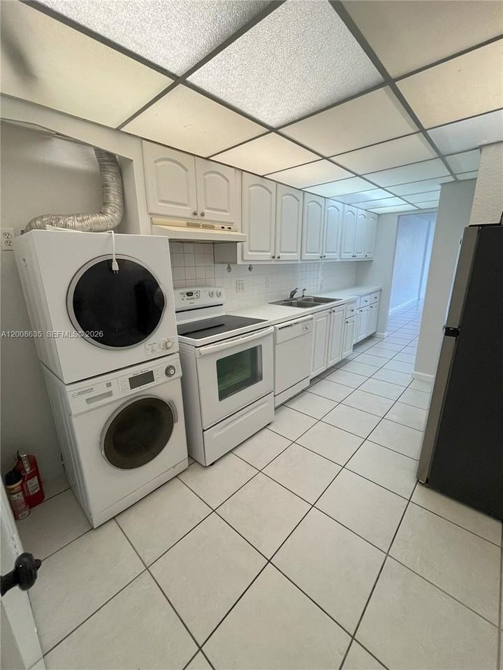 3660 Ne 166th St #305 - Photo 7 of 16