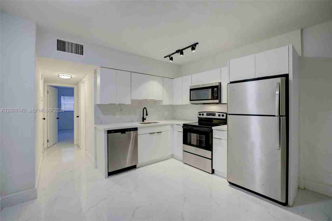1740 Funston St #3 - Photo 6 of 16