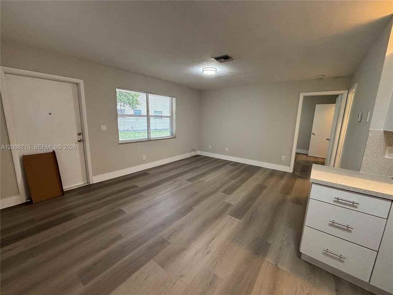 1011 Sw 8th St #D - Photo 5 of 12