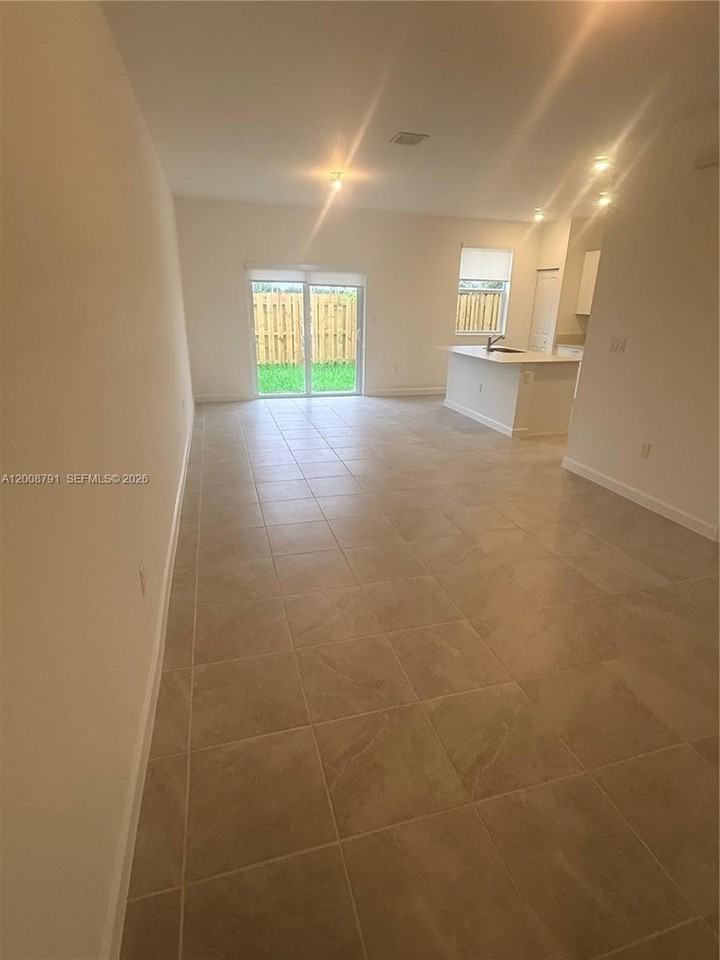 2746 Se 24th Ter - Photo 4 of 15