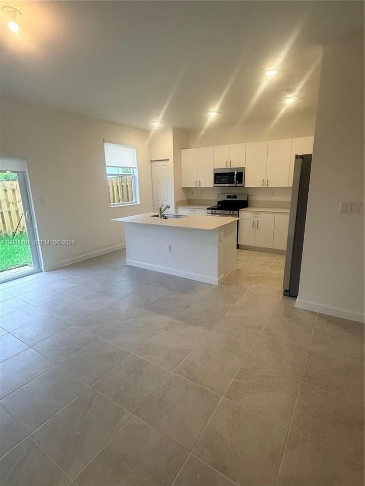 2746 Se 24th Ter - Photo 5 of 15