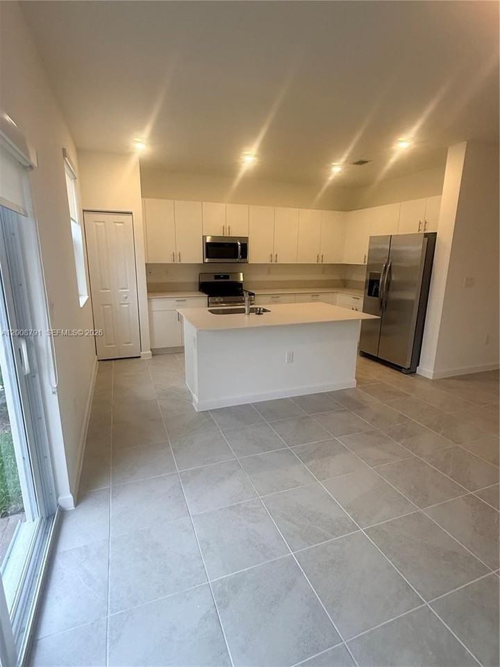 2746 Se 24th Ter - Photo 6 of 15