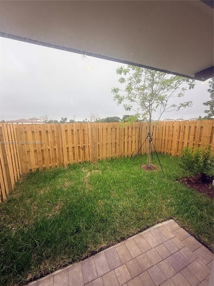 2746 Se 24th Ter - Photo 7 of 15