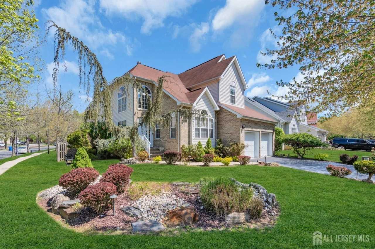 1 Johnson St - Photo 2 of 45