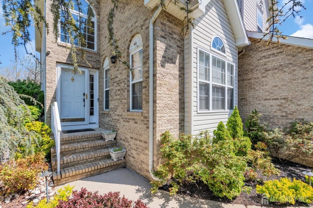 1 Johnson St - Photo 3 of 45