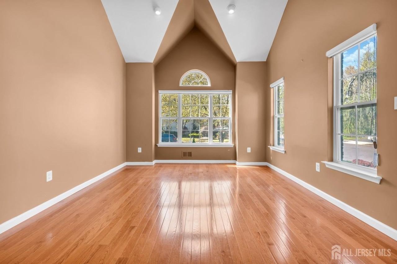 1 Johnson St - Photo 5 of 45