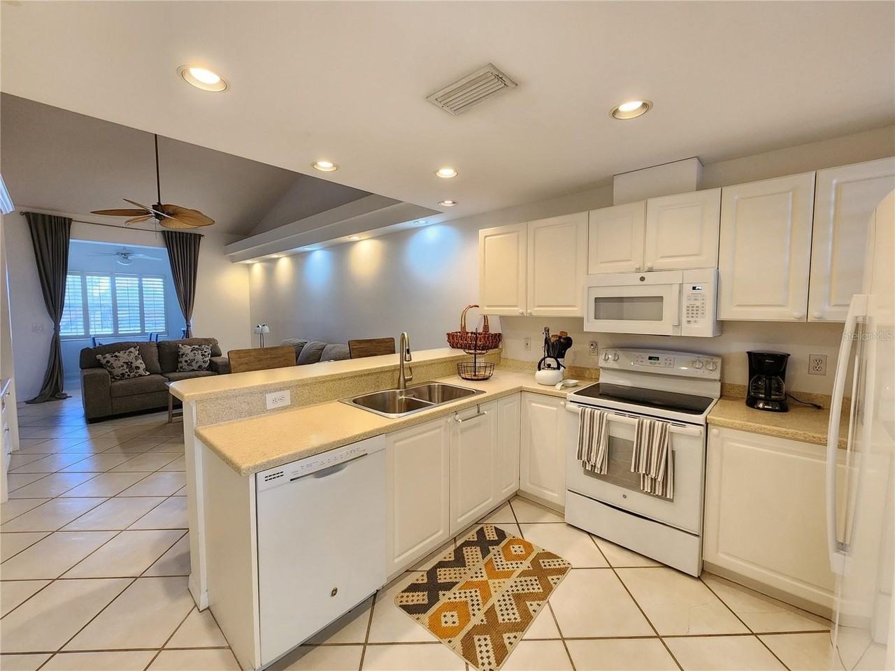 3701 54th Dr W #M203 - Photo 4 of 18