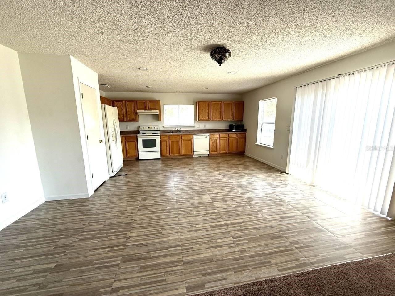 121 Lindsay Dr - Photo 4 of 11