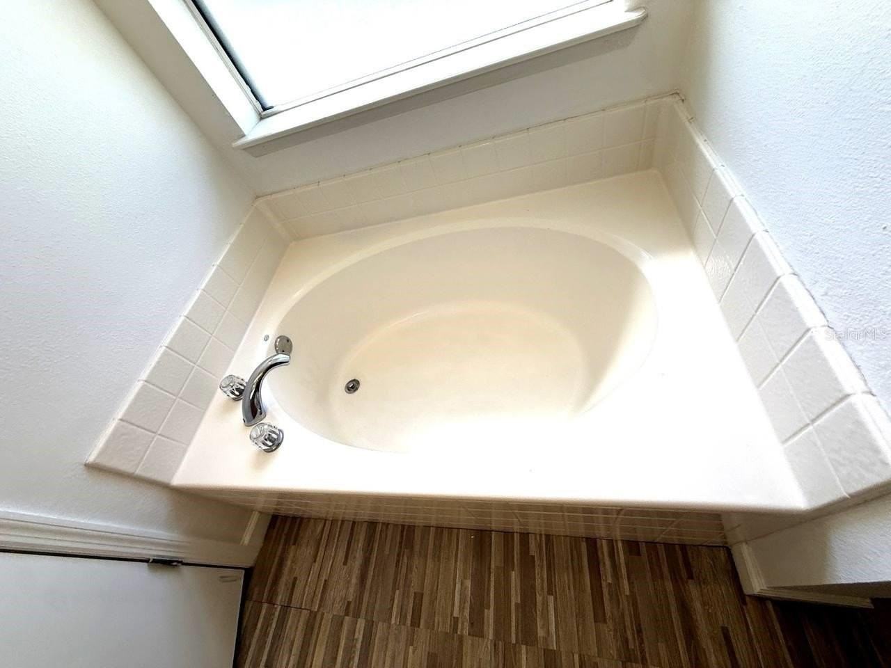 121 Lindsay Dr - Photo 6 of 11