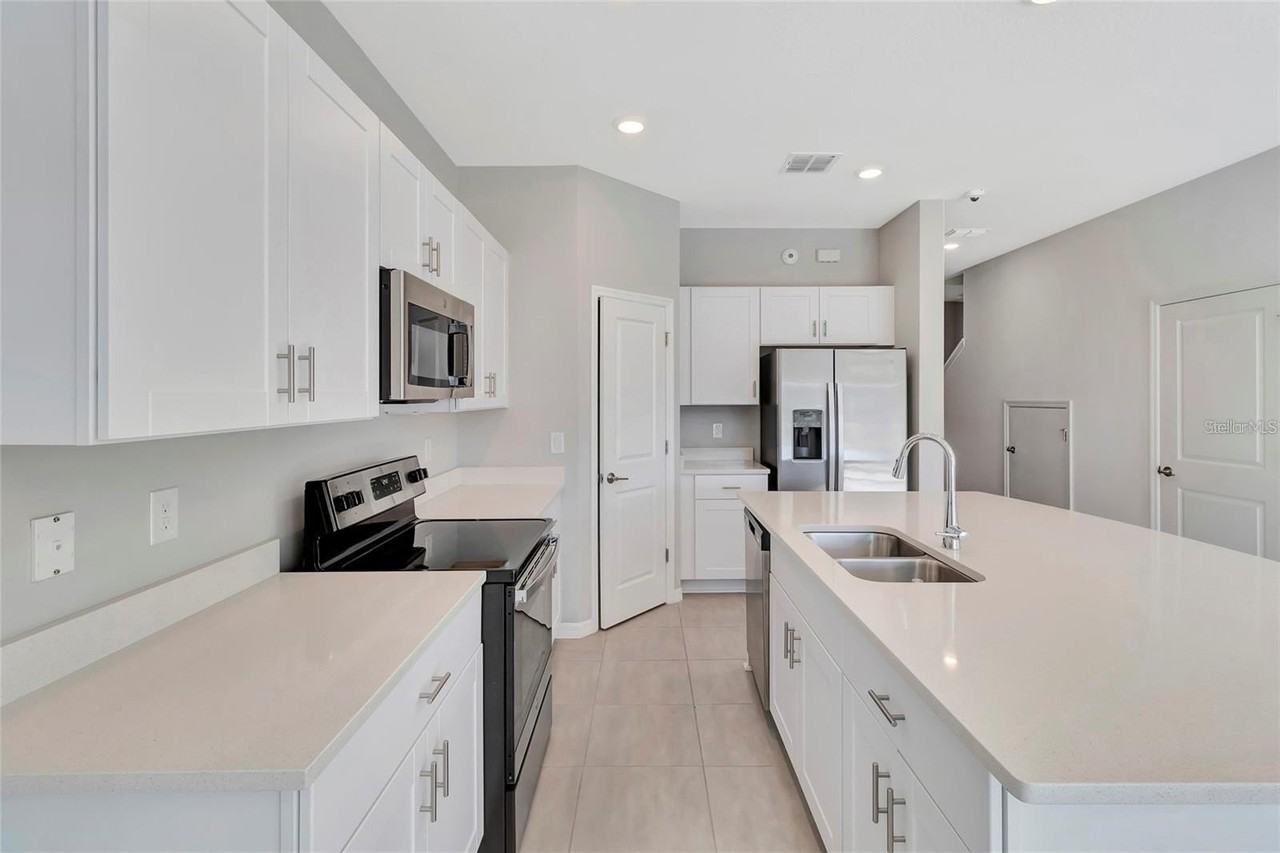 2596 Penguin Blvd - Photo 7 of 41