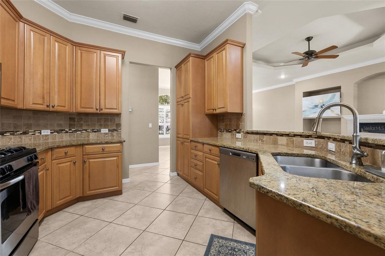 8336 Sw 8th Pl - Photo 7 of 34