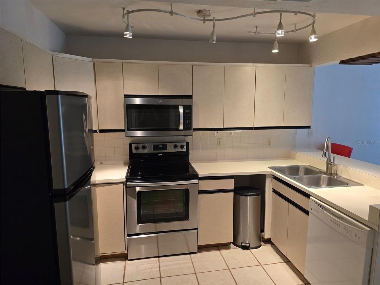 1224 Sw 16th Ave #F - Photo 5 of 13