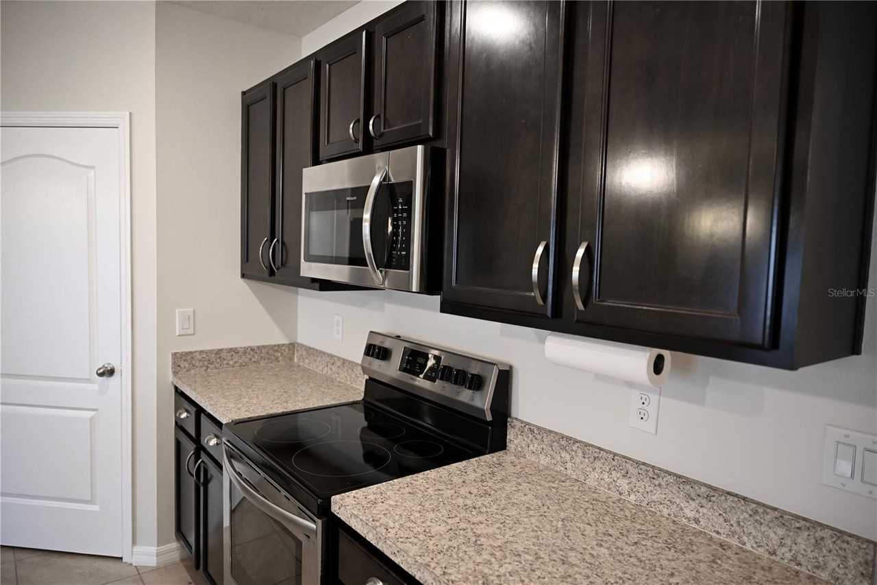 1036 Bethpage Rd - Photo 5 of 19