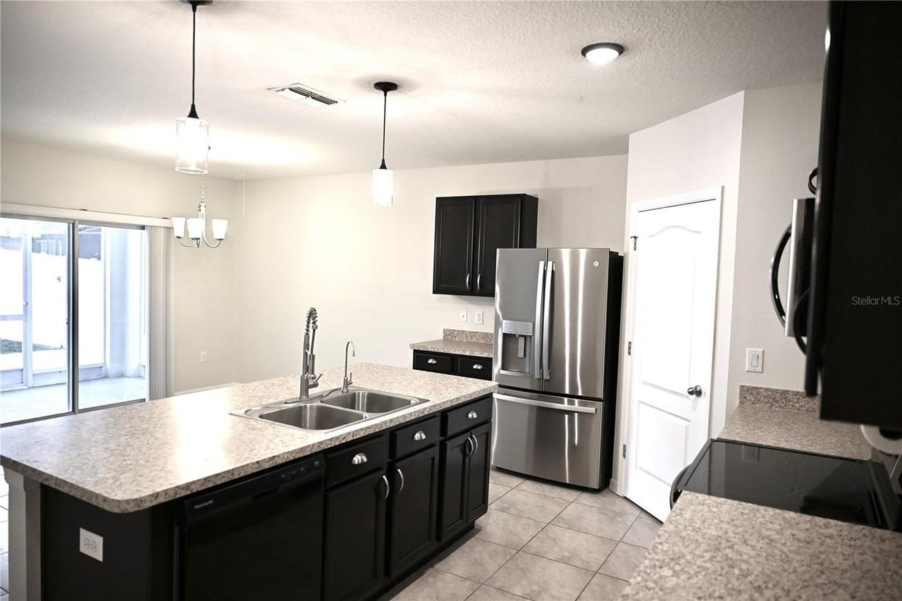 1036 Bethpage Rd - Photo 6 of 19