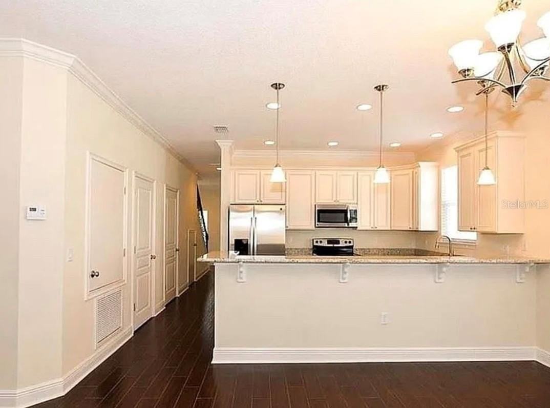 2822 E Jefferson St - Photo 6 of 15