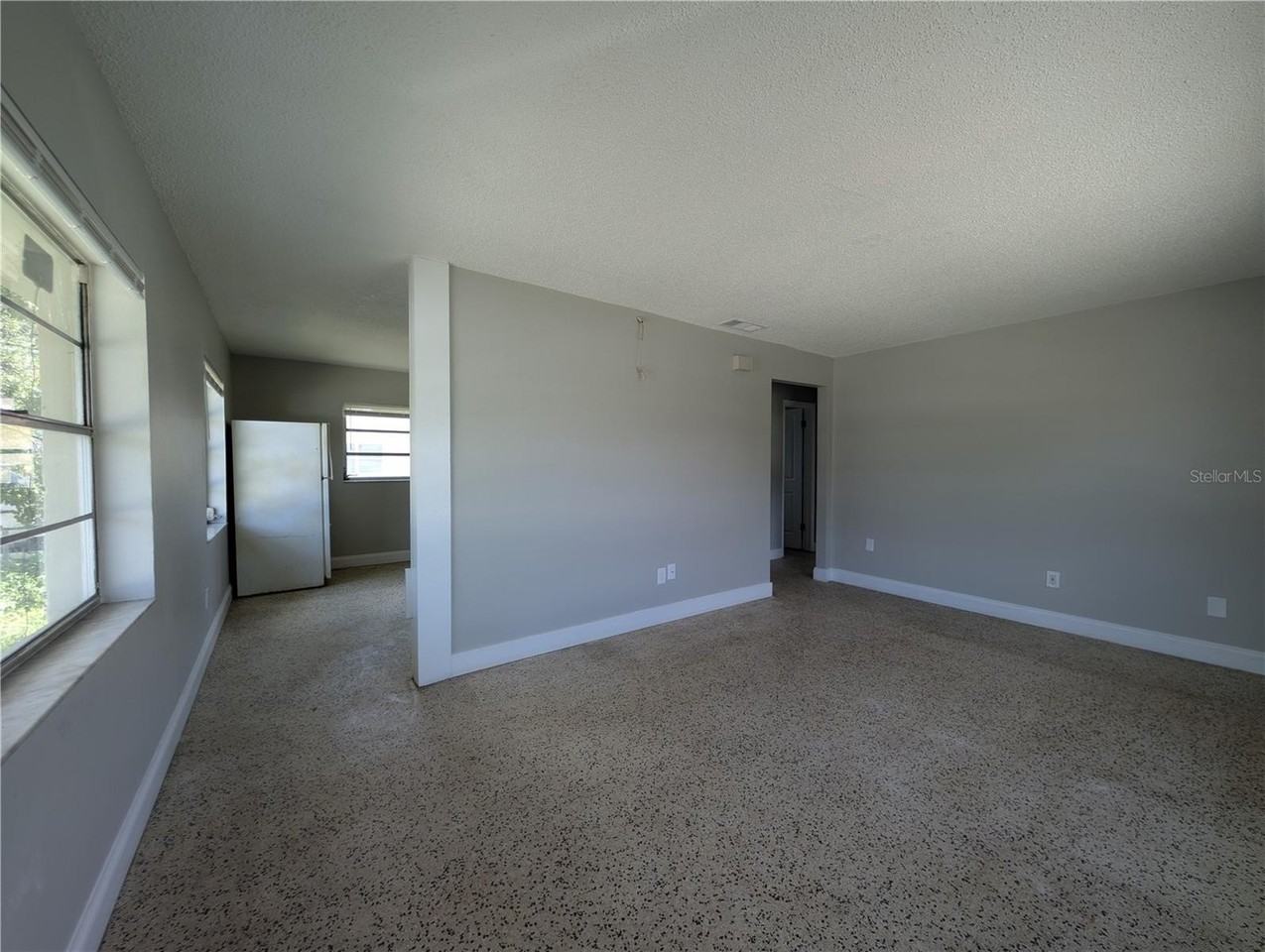 214 Fairlane Ave - Photo 3 of 8