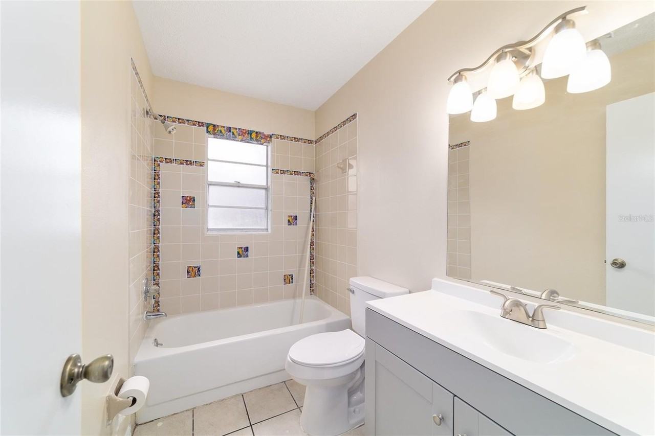 1810 Ne 29th Pl - Photo 7 of 14