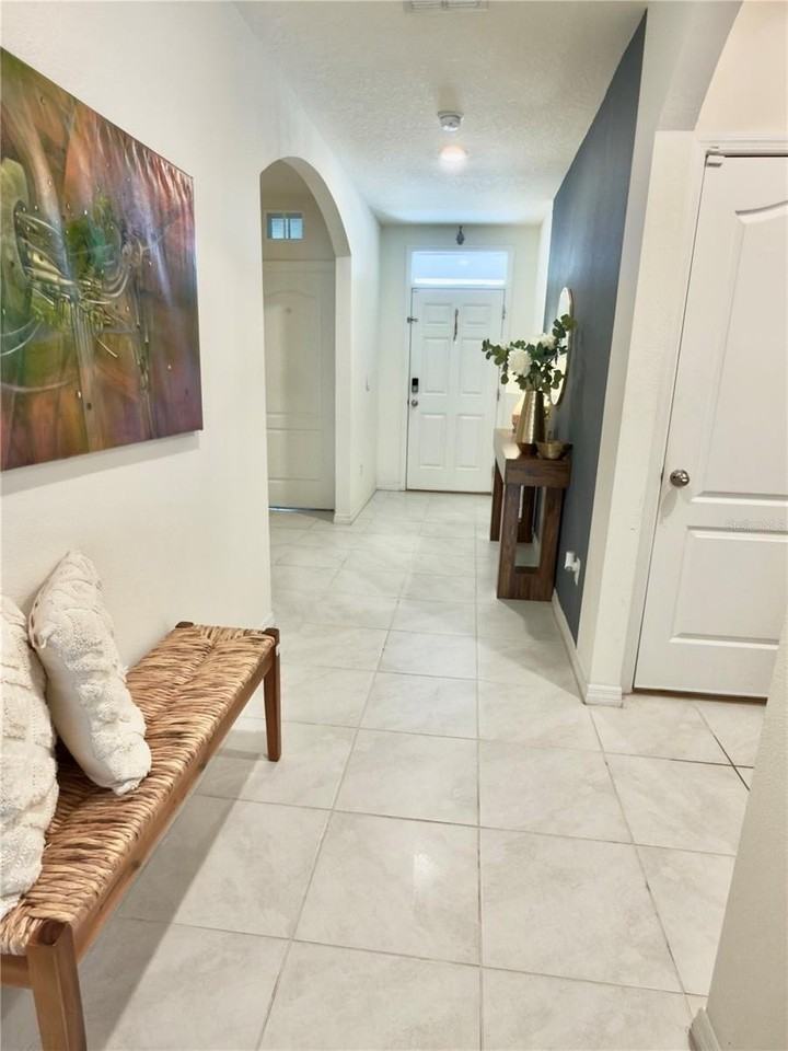 512 Lily Ln - Photo 4 of 29