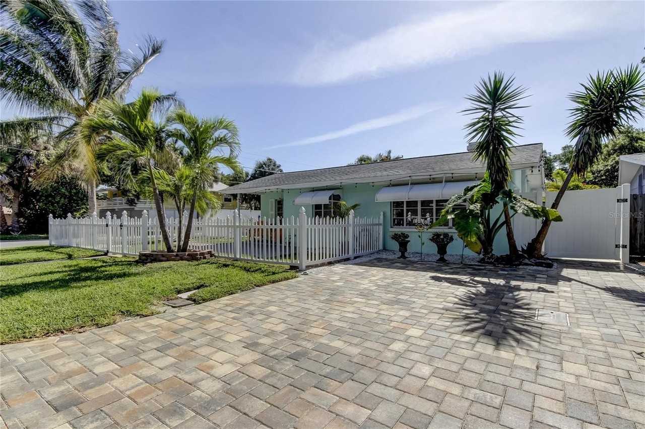 1907 2nd St - Photo 7 of 45