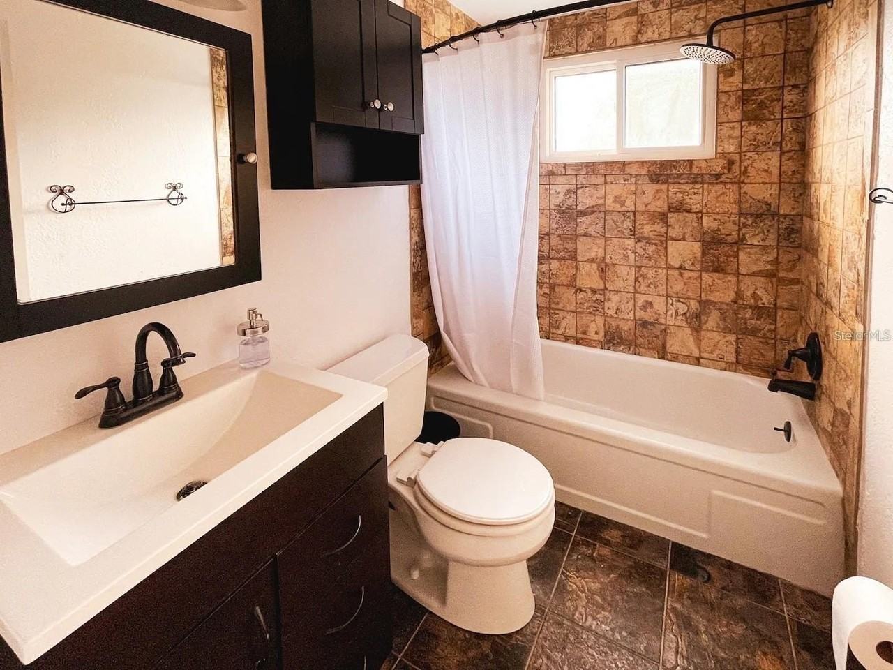 9201 86th Ave - Photo 5 of 16