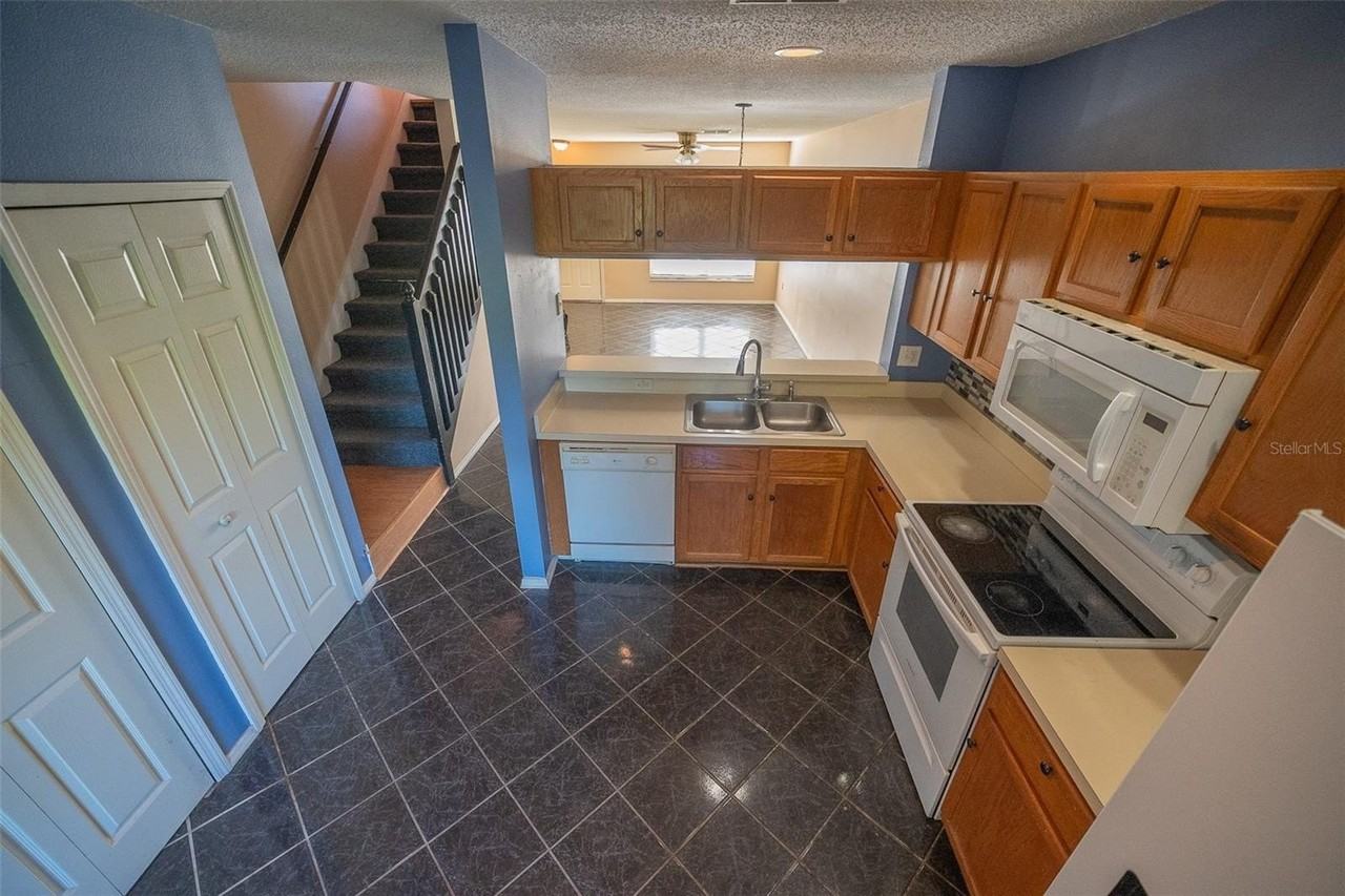 1250 Redondo Way - Photo 6 of 28