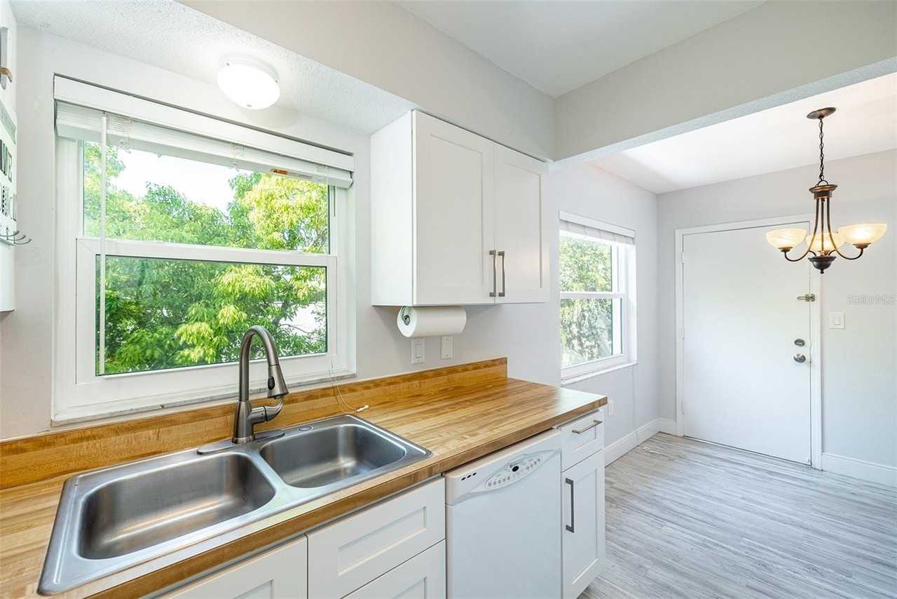 6950 Avenue Des Palais #2A - Photo 7 of 26