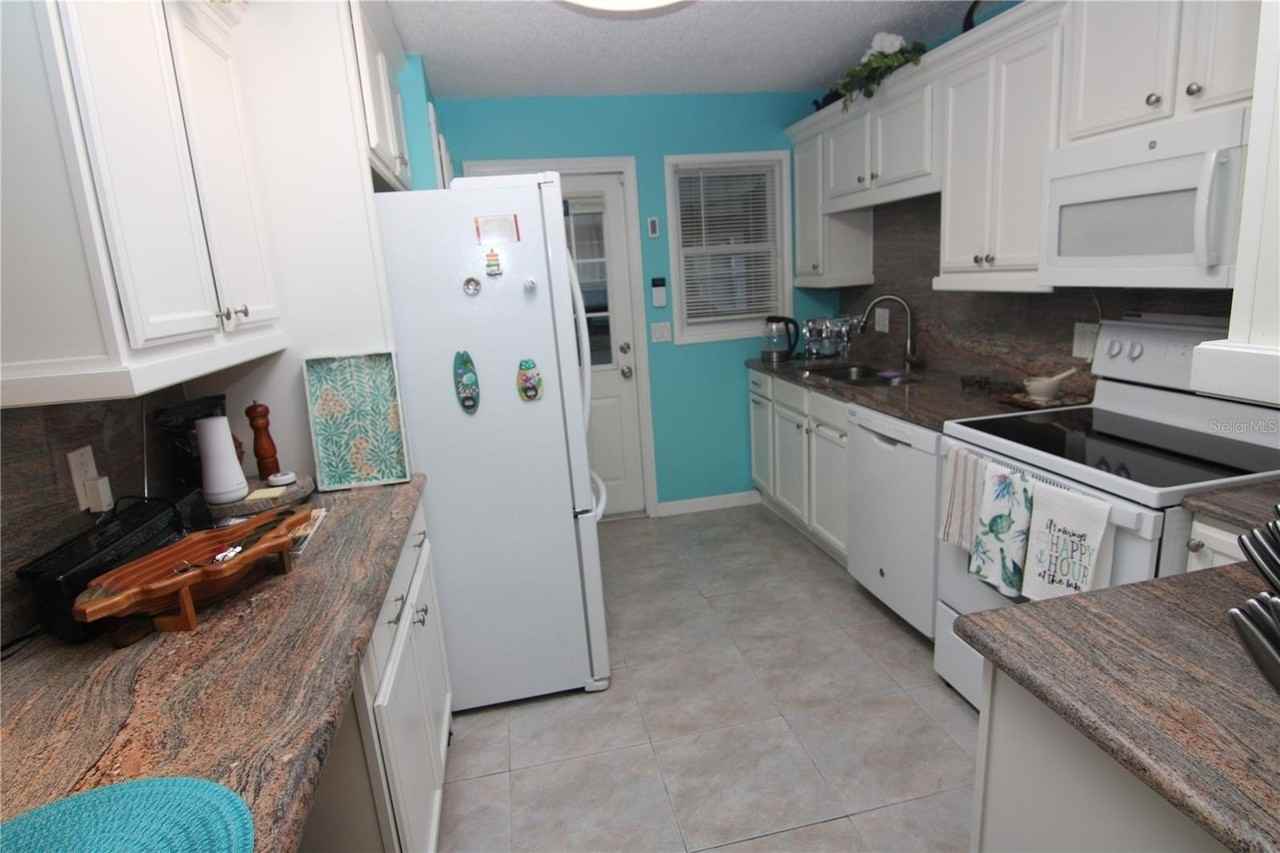 1207 Lakehouse Ct #1207 - Photo 2 of 23