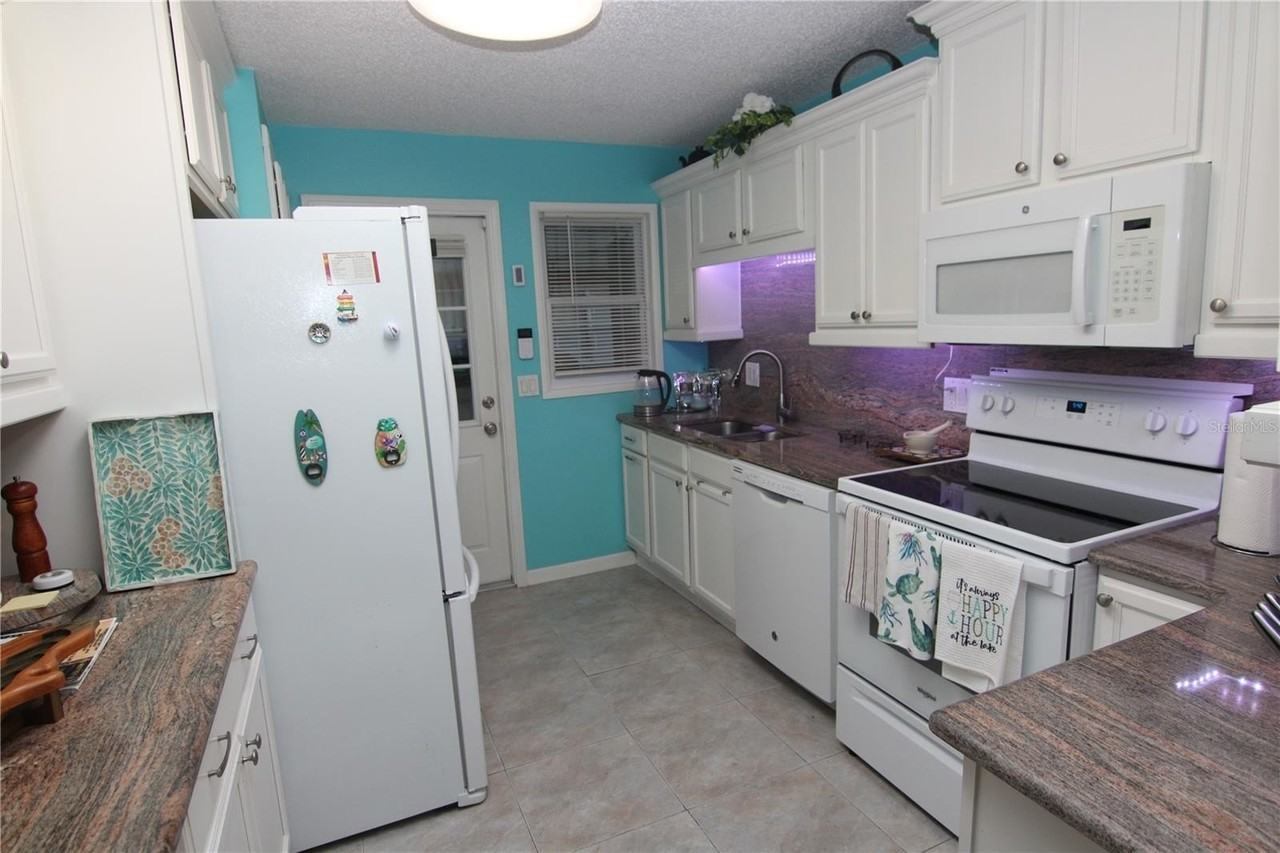 1207 Lakehouse Ct #1207 - Photo 3 of 23