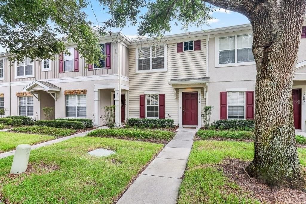 15807 Fishhawk Falls Dr - Photo 2 of 29