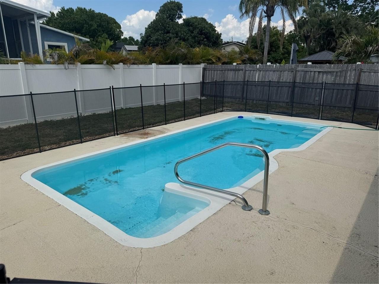 8601 RUE CHATEAU DRIVE - Photo 2 of 13