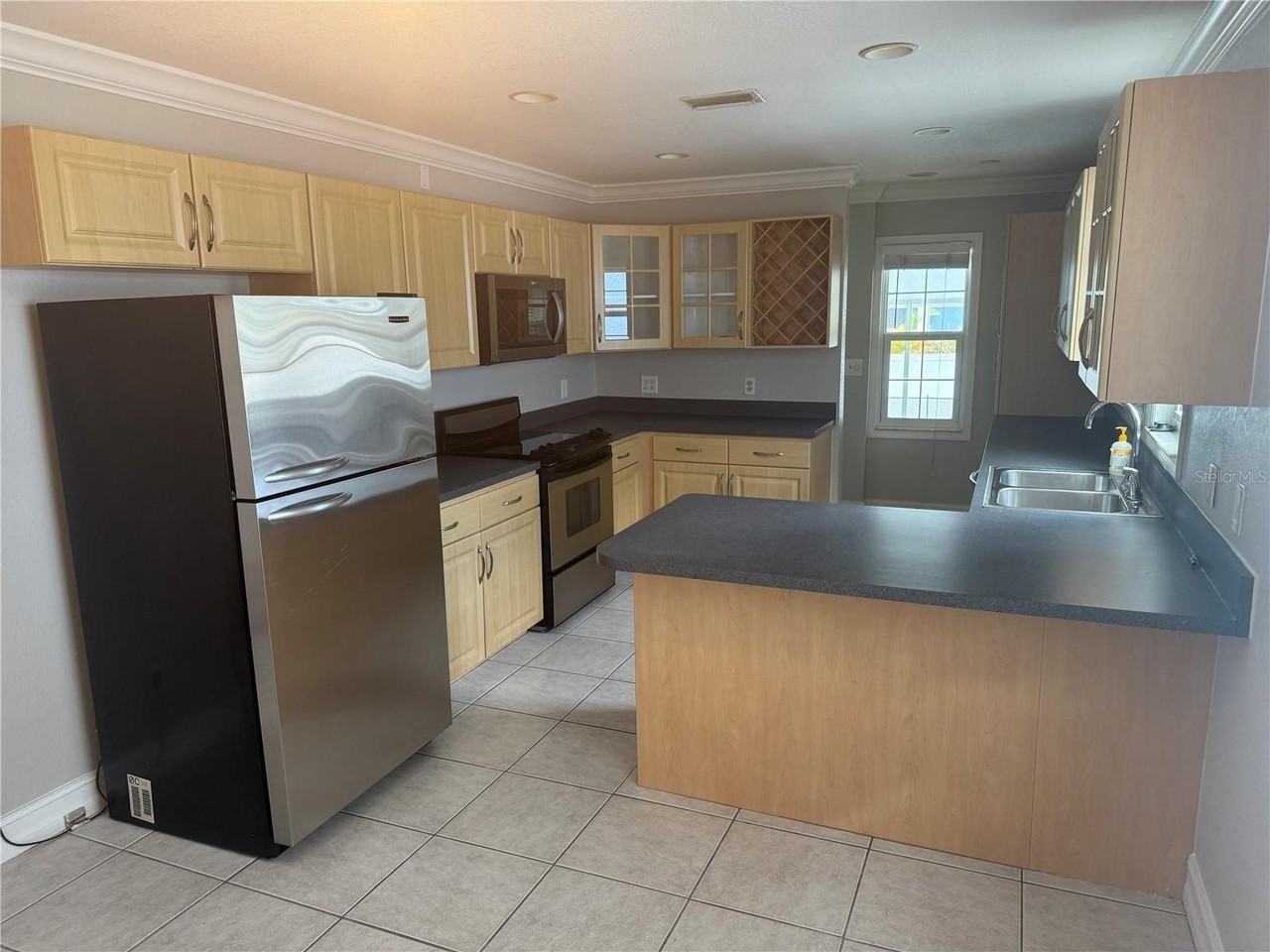 8601 RUE CHATEAU DRIVE - Photo 3 of 13