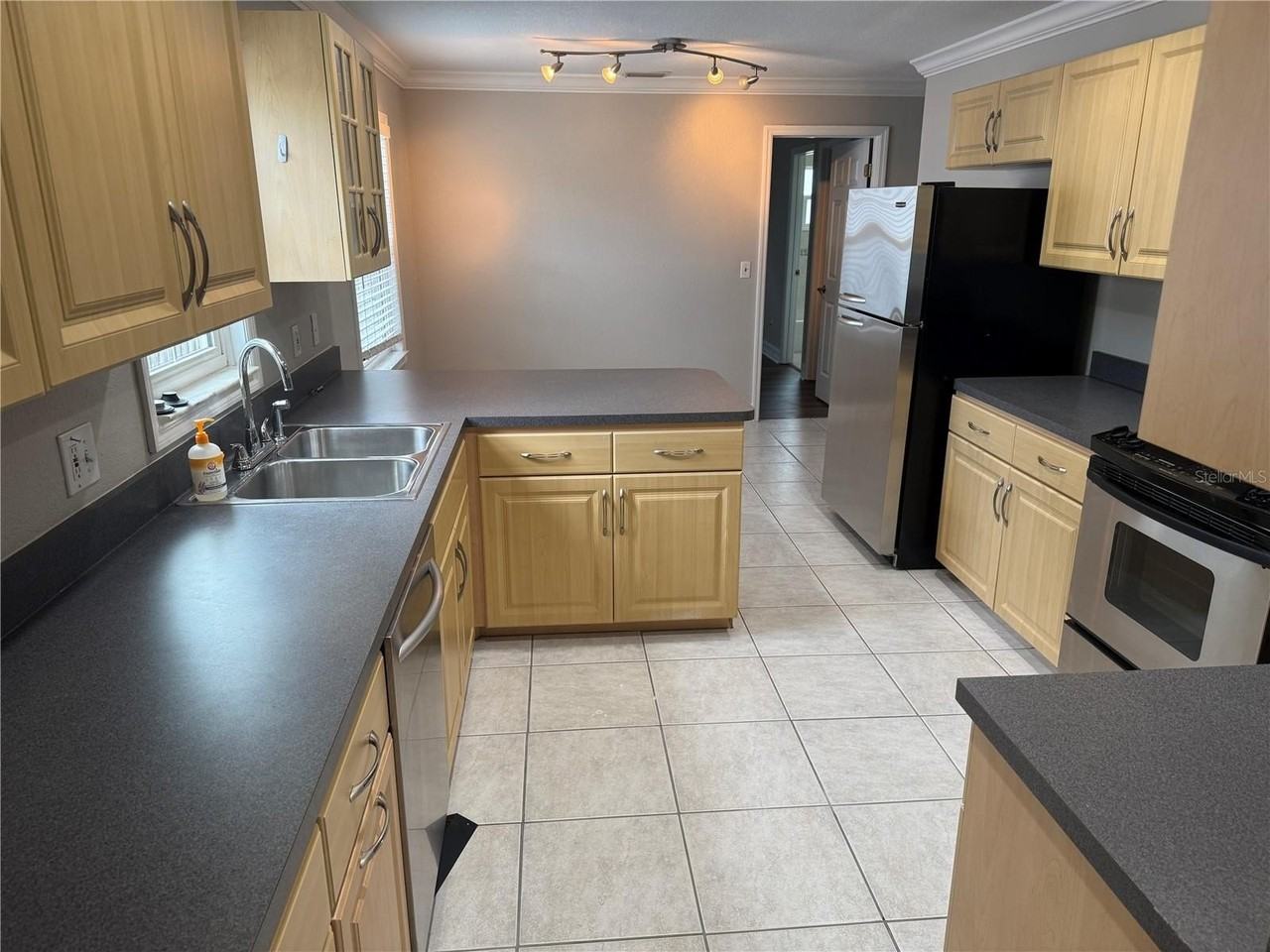 8601 RUE CHATEAU DRIVE - Photo 4 of 13