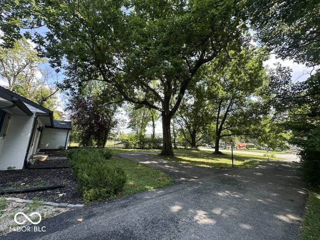 8500 N Meridian St - Photo 3 of 16